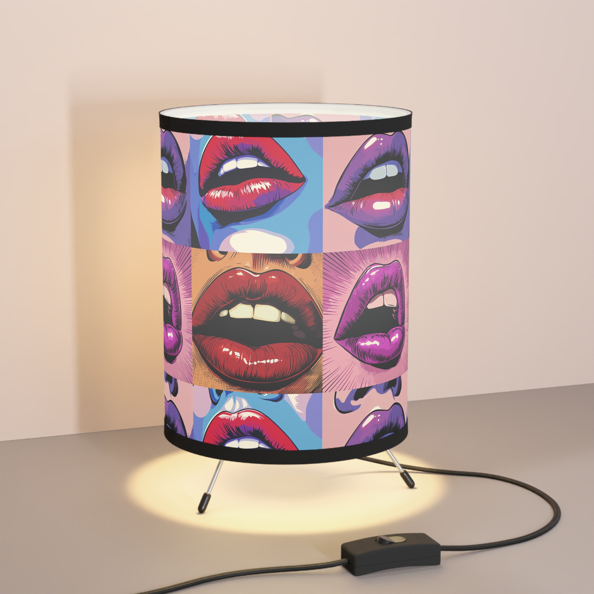 Queen Lips Tripod Lamp